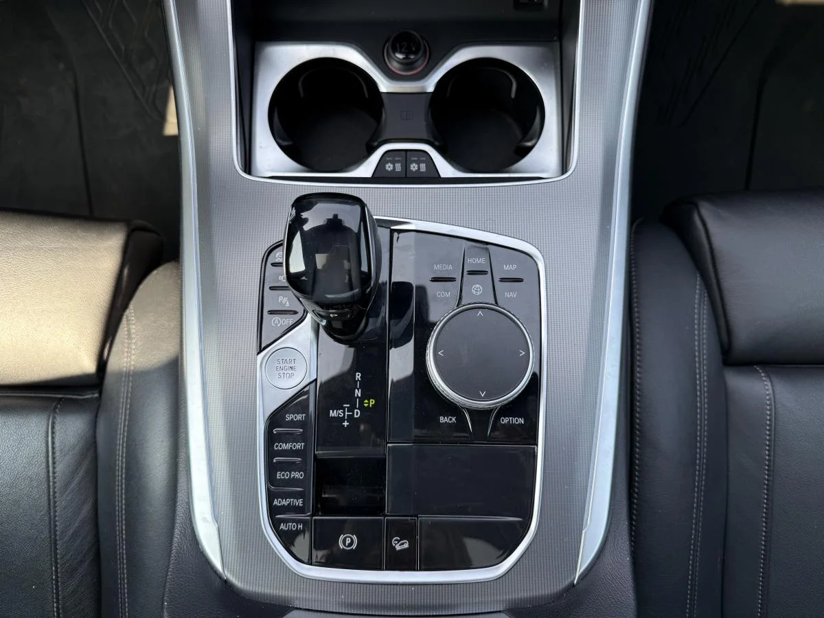 Used 2019 Black BMW xDrive50i Sports Activity Vehicle image 27