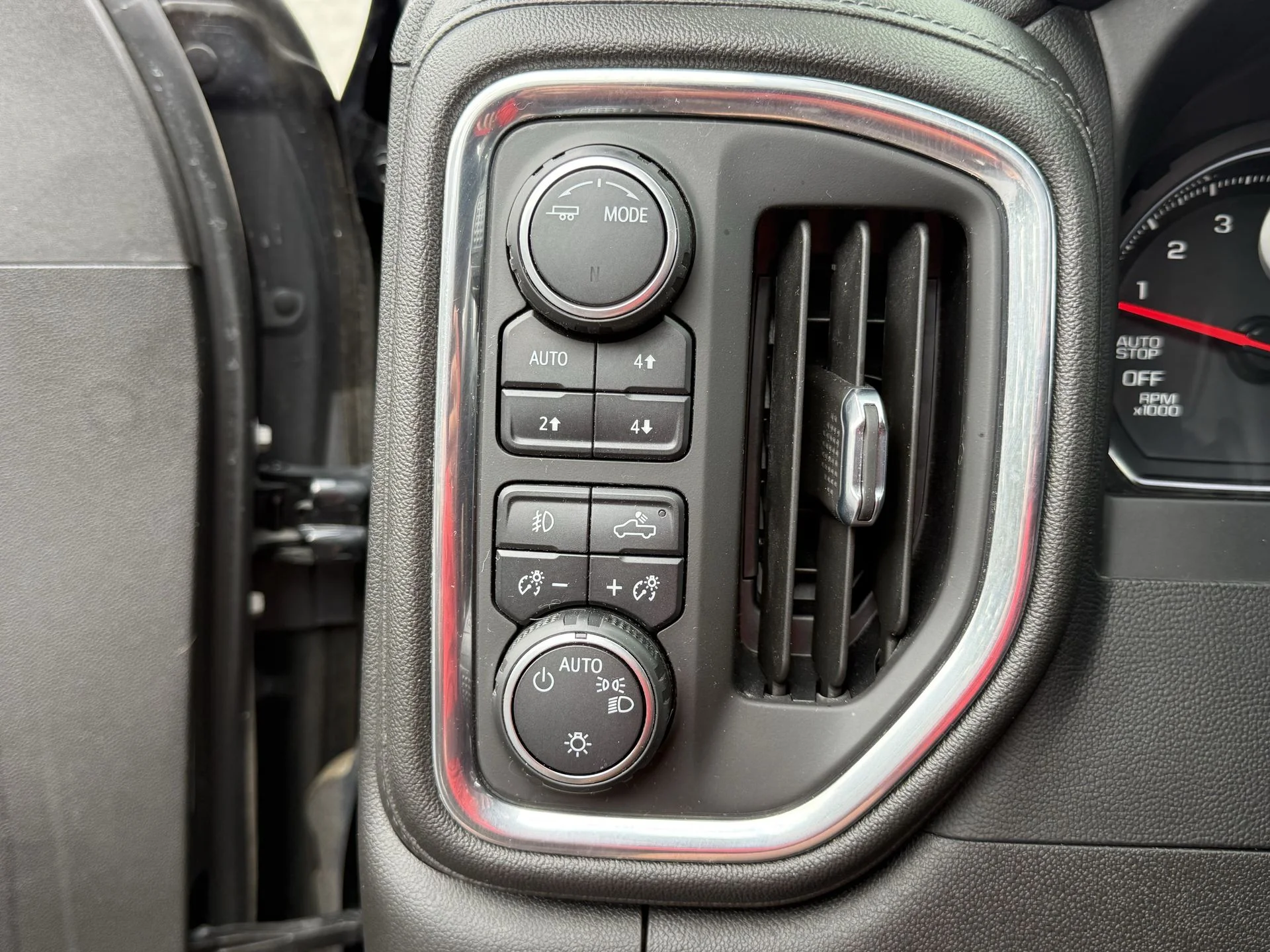 Used 2022 Black Chevrolet RST image 13