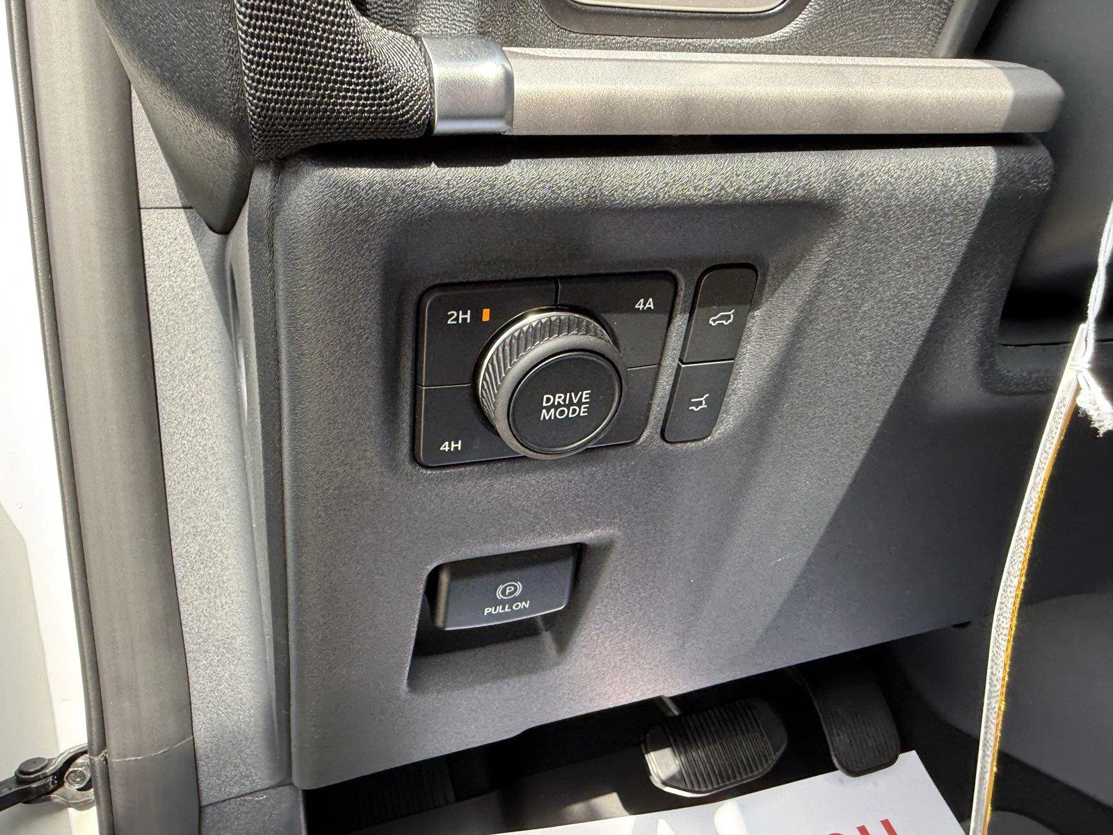 New 2027 Star White Metallic Tri-Coat Ford MAX Active image 13