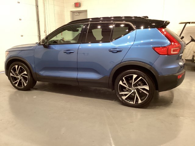 Used 2021 Blue Volvo R-Design image 3