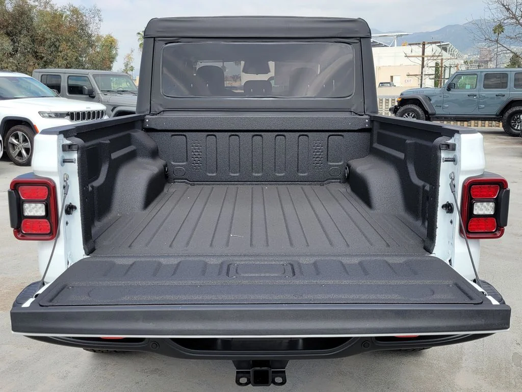 New 2026 Bright White Clear-Coat Exterior Paint Jeep Rubicon image 20