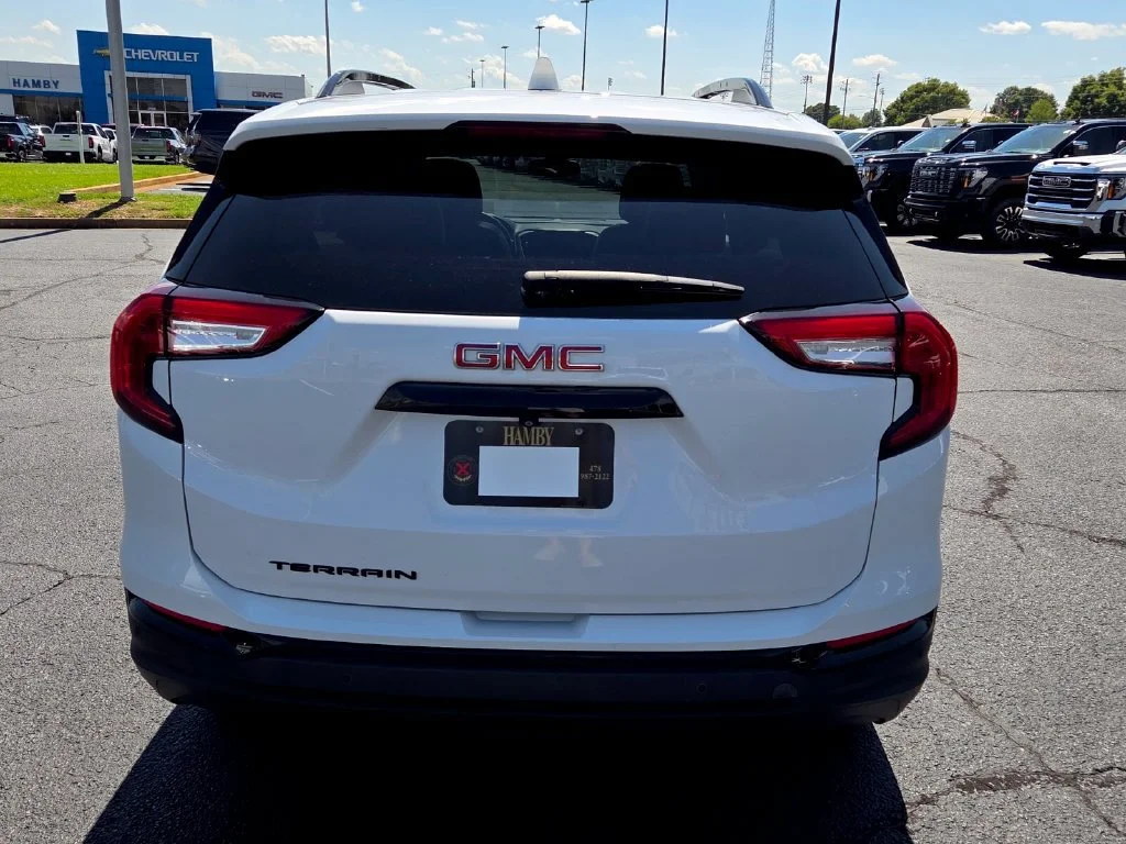 Used 2023 SUMMIT WHITE GMC SLT image 10