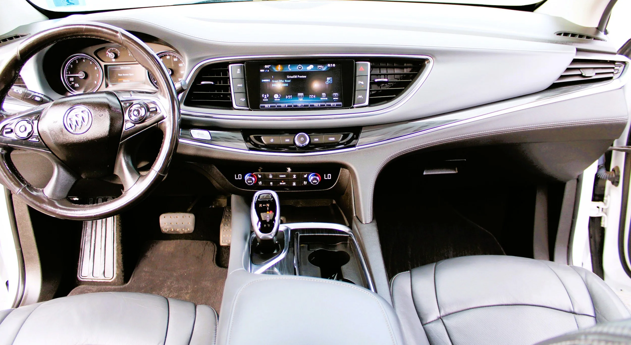 Used 2018 White Frost Tricoat Buick Premium image 22
