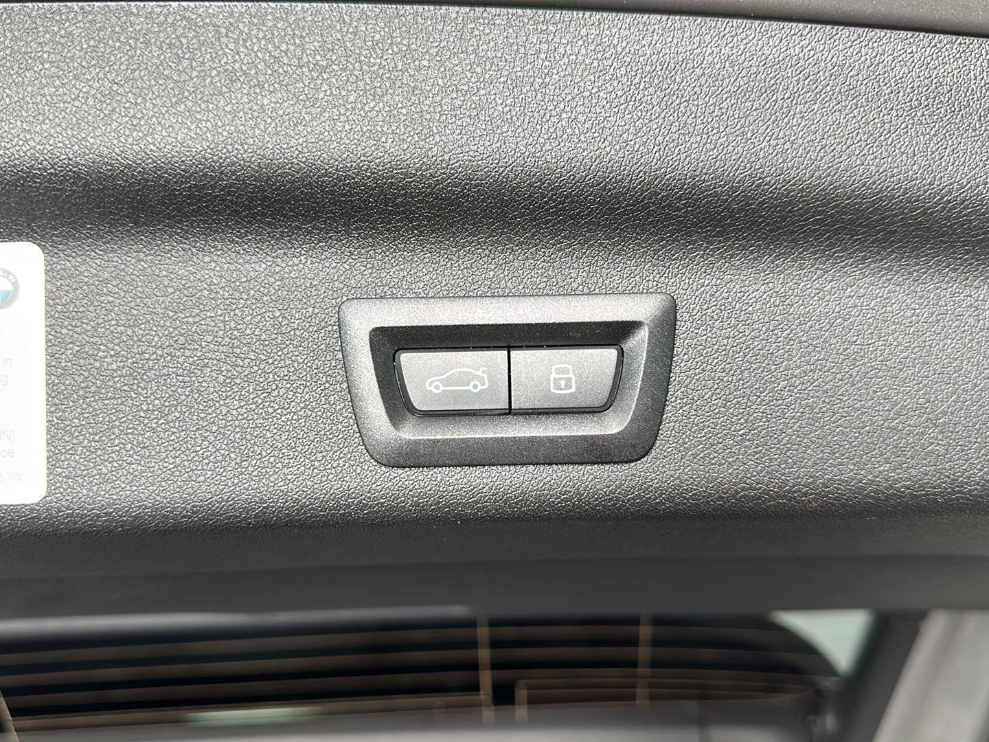 Used 2025 Space Silver Metallic BMW xDrive28i image 27