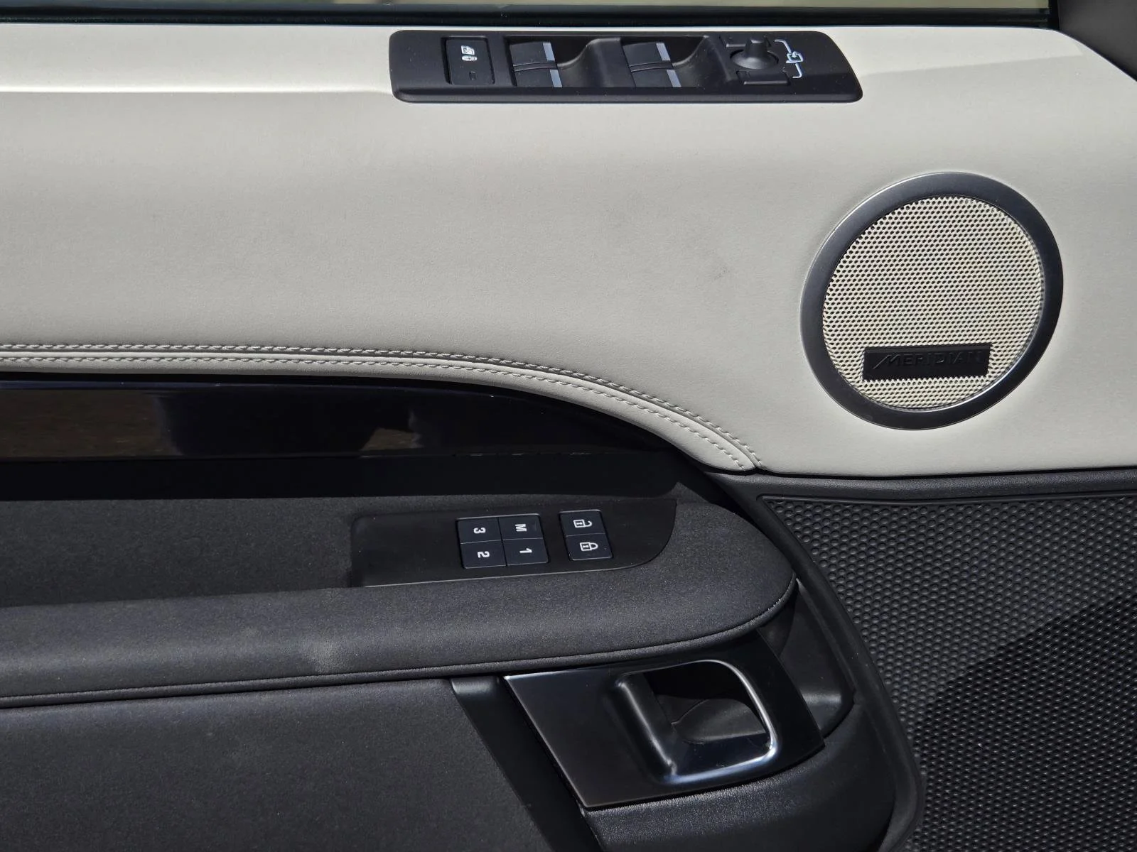 Certified Used 2025 Black Land Rover S image 25