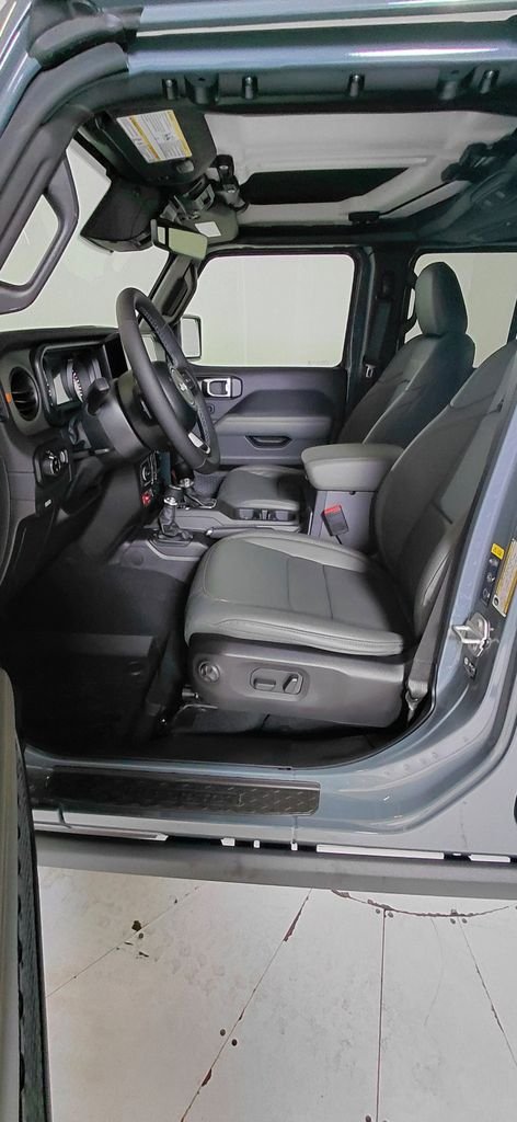 New 2026 Anvil Clear-Coat Exterior Paint Jeep Mojave X image 11