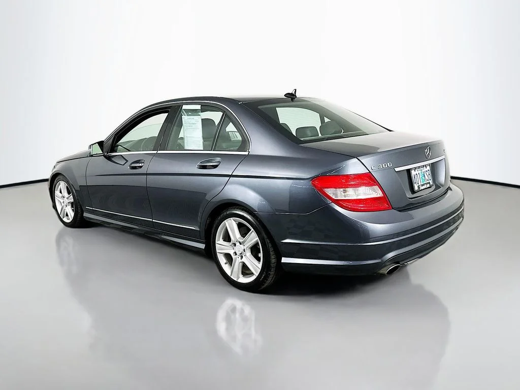 Used 2011  Mercedes-Benz C 300 image 6