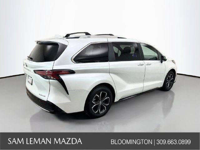 Used 2025 Beige Toyota Platinum image 12