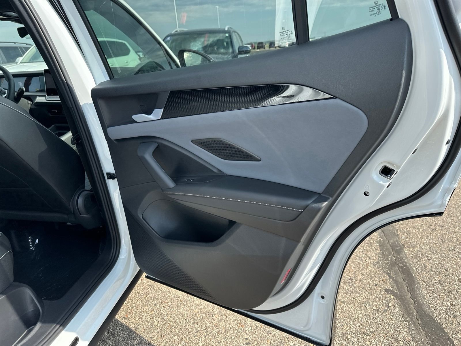 New 2026 White/off-white Volkswagen 2.0T SE R-Line Black image 34