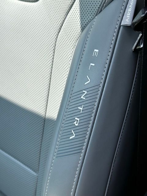 2024 Hyundai Elantra Limited - Photo 16
