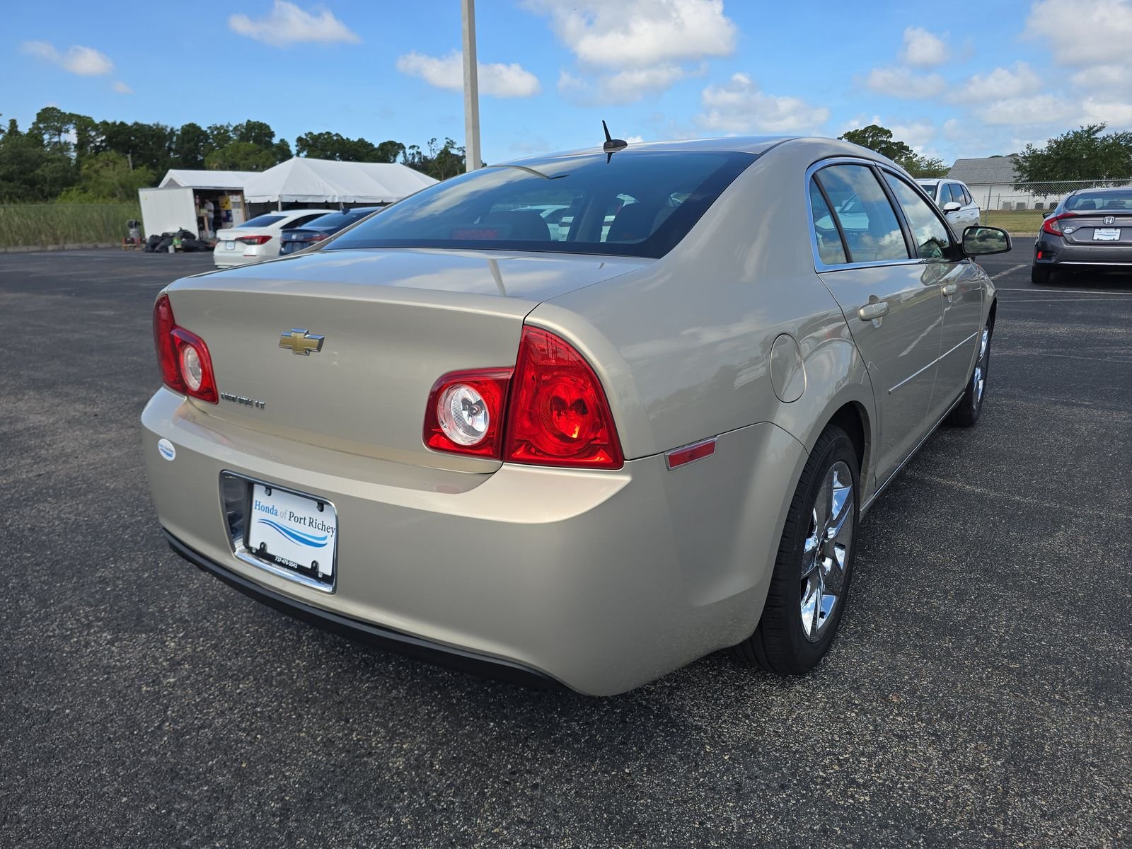 Used 2010 Gold Chevrolet LT image 4