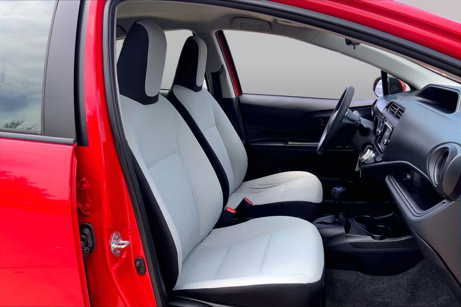 Used 2016 Absolutely Red Toyota One image 9