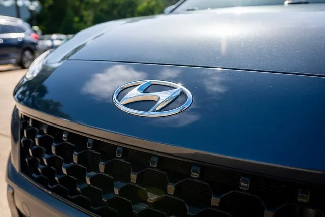Used 2022 Thunder Gray Hyundai Limited image 13