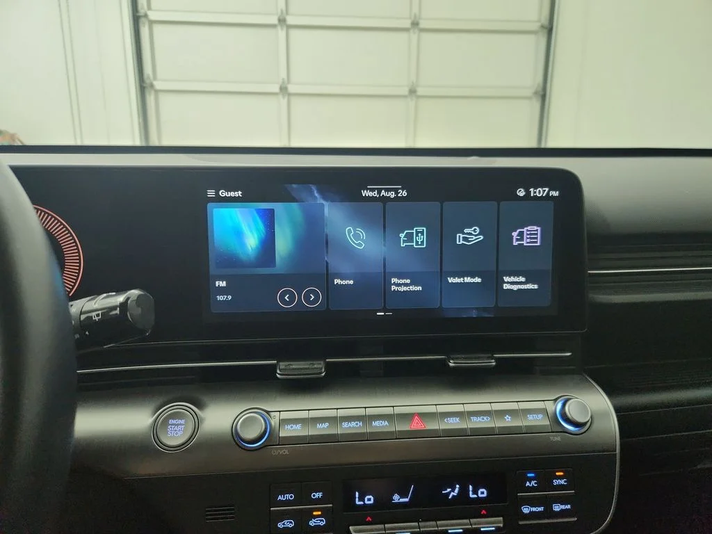 Used 2025 Green Hyundai SEL image 26