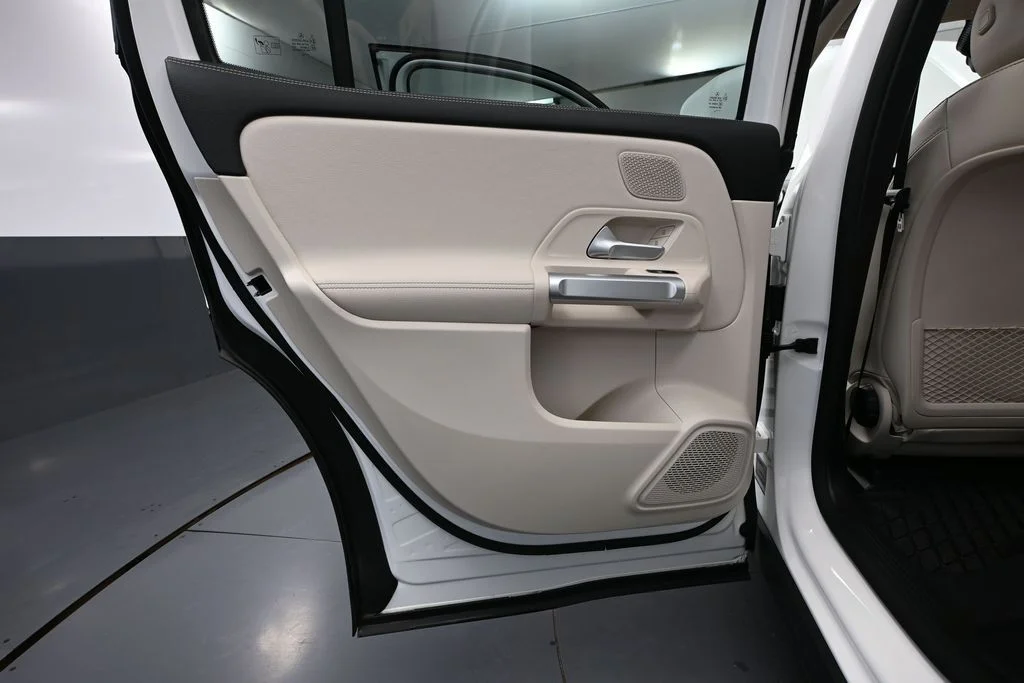 Used 2022 White Mercedes-Benz 300 image 36