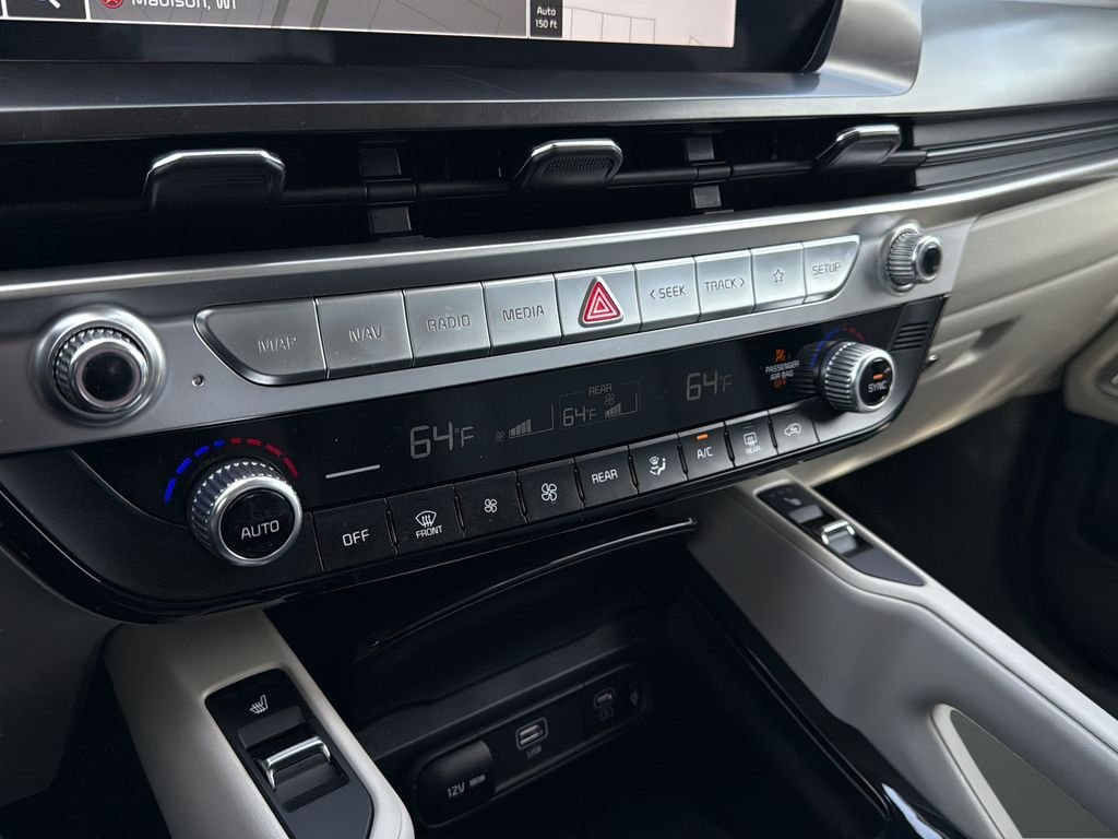 Used 2024 Black Kia S image 20