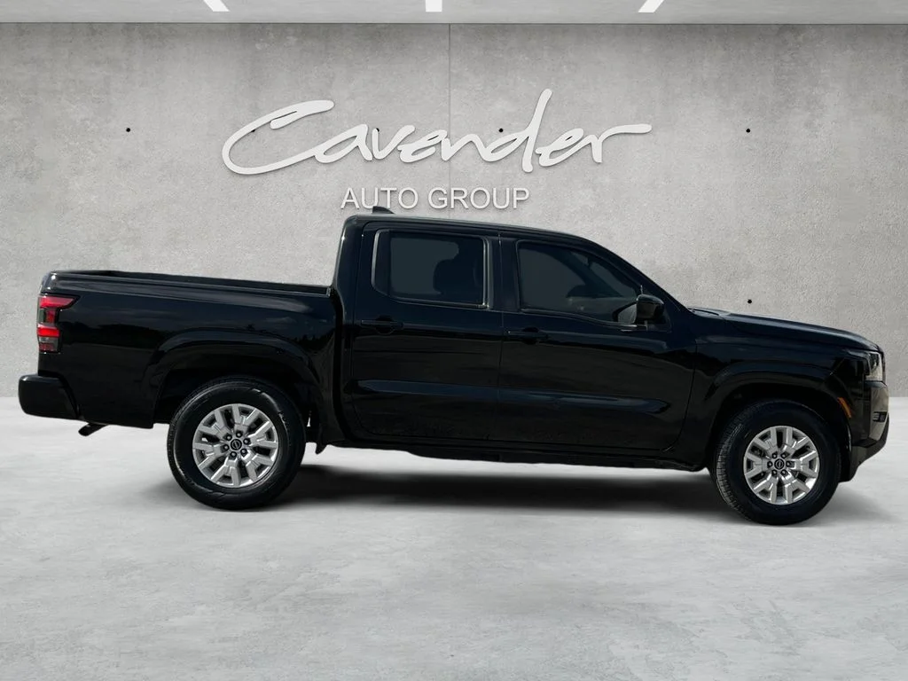 Used 2022 Red Nissan SV image 17