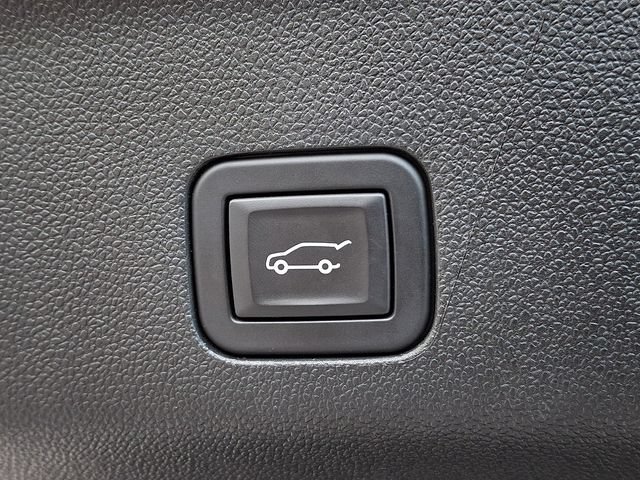 Used 2024 Iridescent Pearl Tricoat Chevrolet Premier image 31