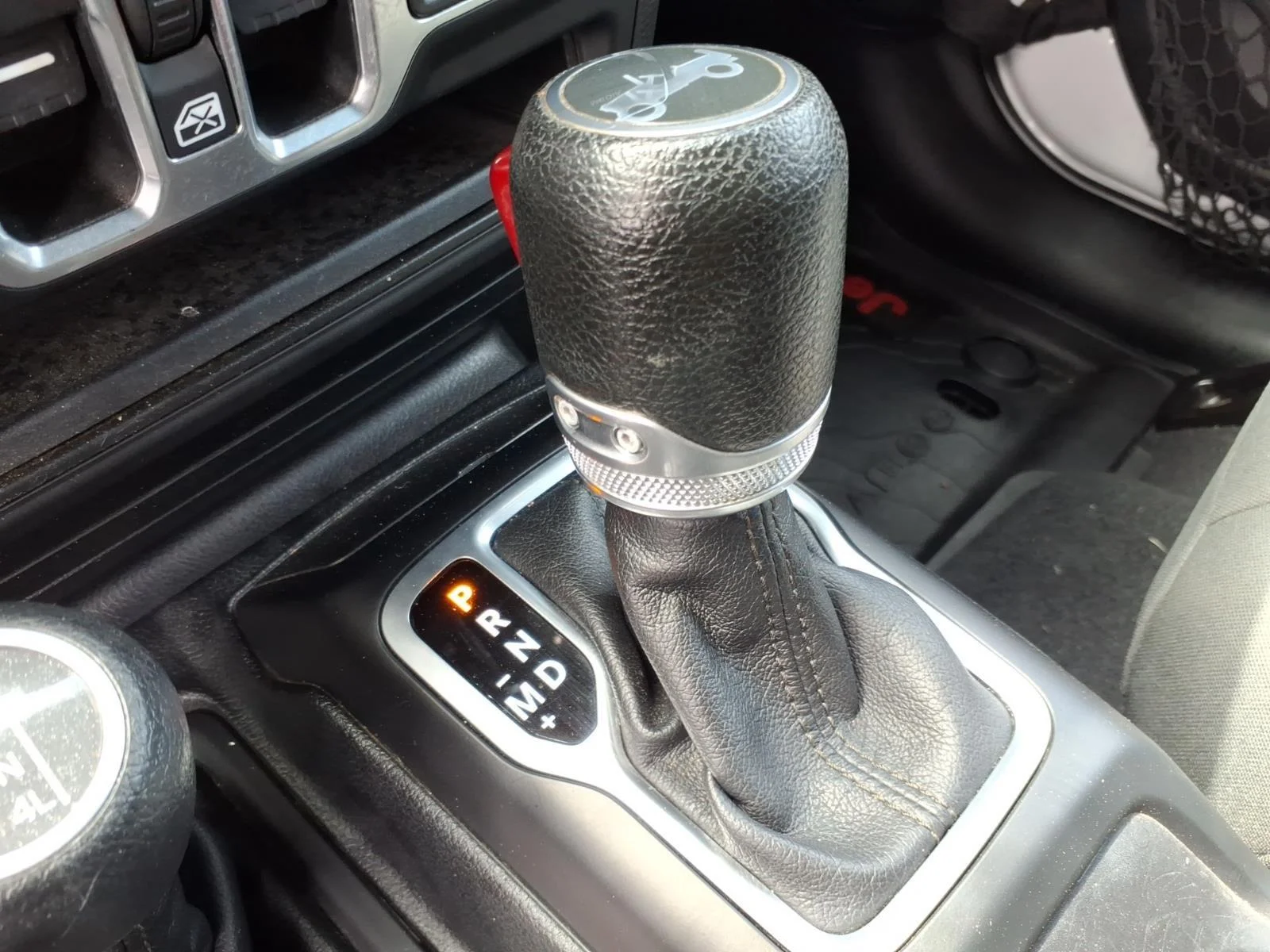 Used 2018 Bright White Clearcoat Jeep Sport S image 8