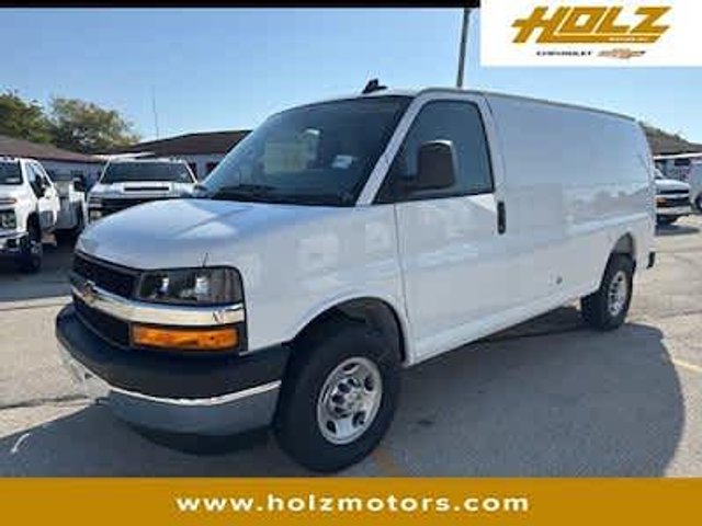 2025 Chevrolet Express Cargo WT