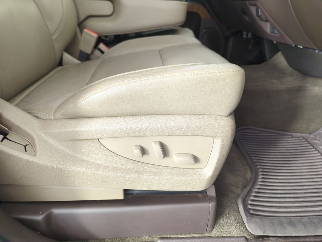 Used 2014 White GMC SLT image 36