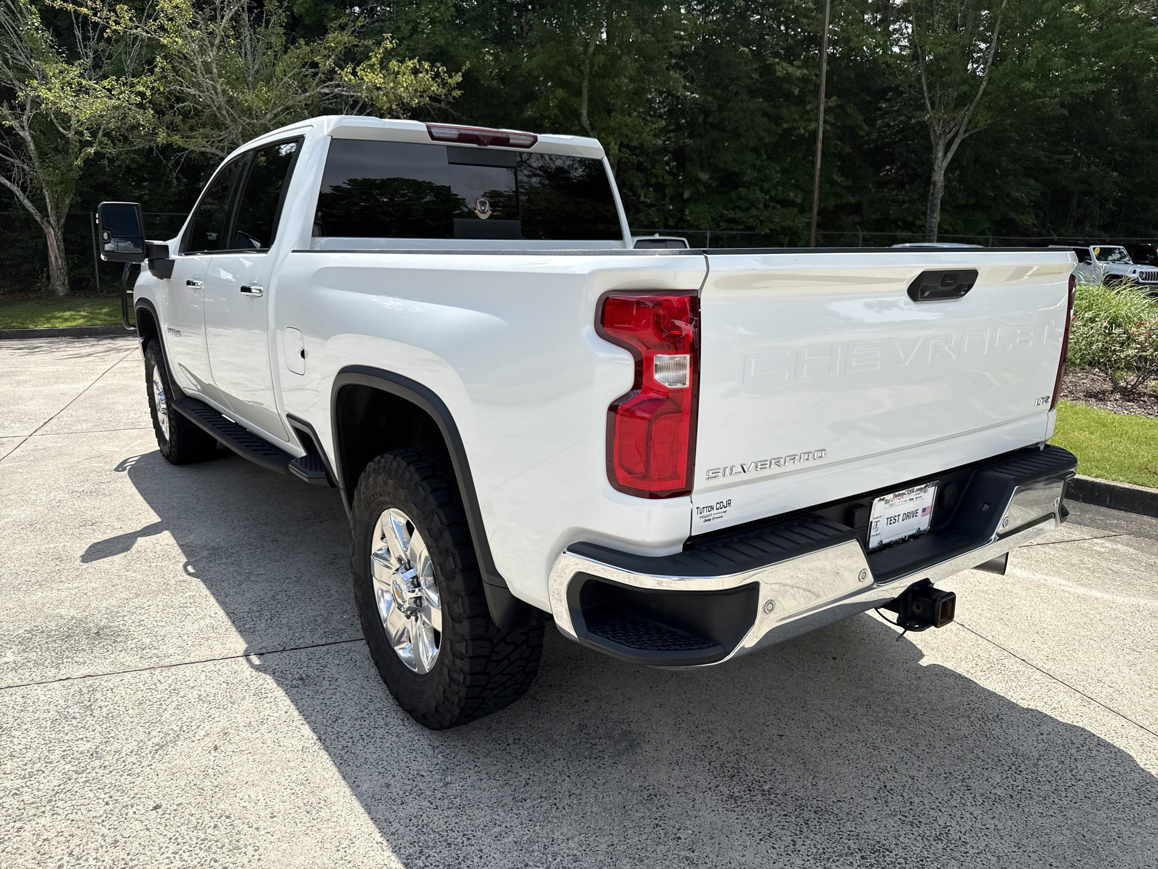 Used 2022 Summit White Chevrolet LTZ image 5