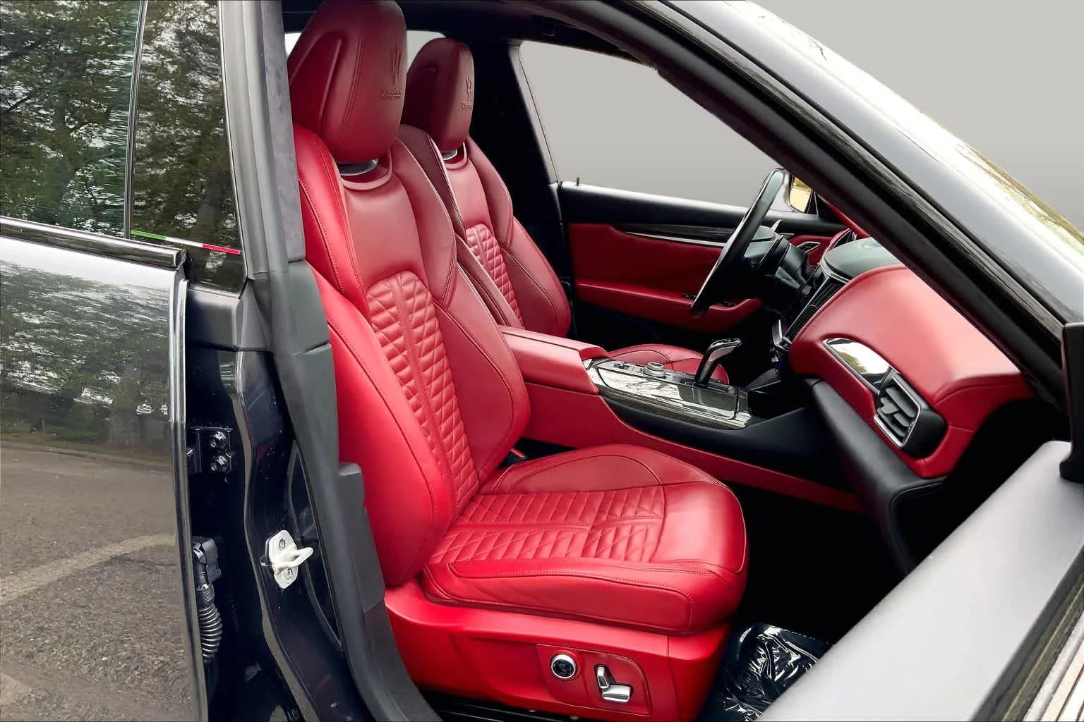 Used 2021 Nero Ribelle Metallic Maserati Trofeo image 8