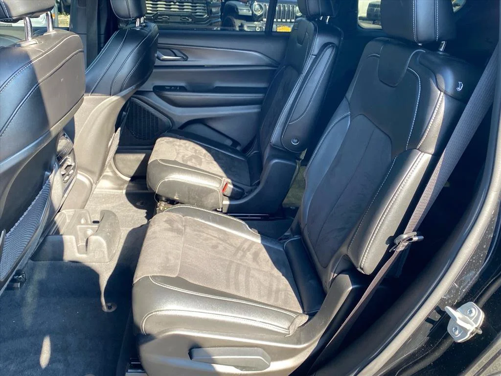 Used 2024 Diamond Black Crystal Pearlcoat Jeep Altitude X image 23