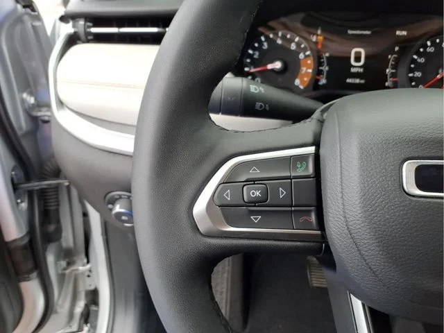 Used 2025 Silver Jeep Limited image 24