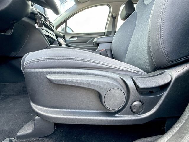 Used 2020 Blue Hyundai SE image 12