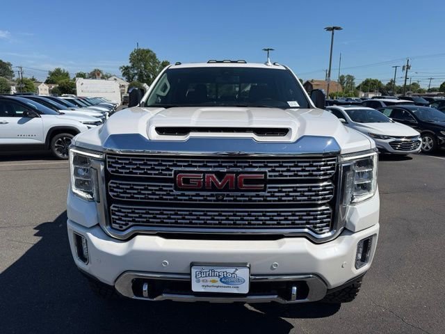 Used 2022 White Frost Tricoat GMC Denali image 2