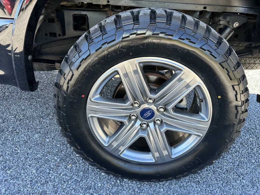 Used 2019 Black Ford XLT image 16