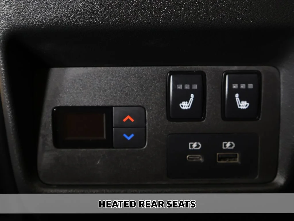 Used 2023  Nissan Platinum image 10