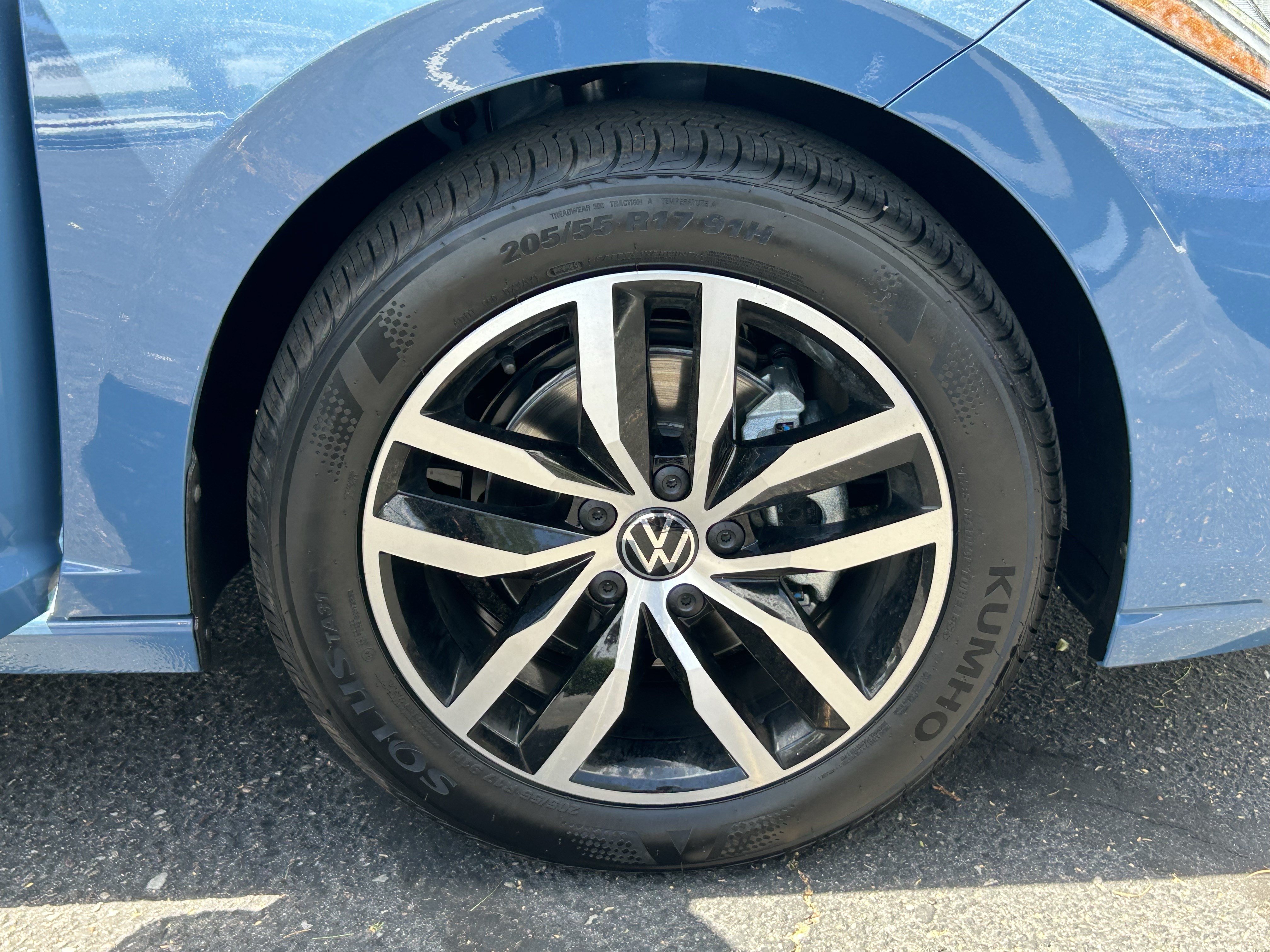 New 2026 Monterey Blue Pearl Volkswagen SE image 5