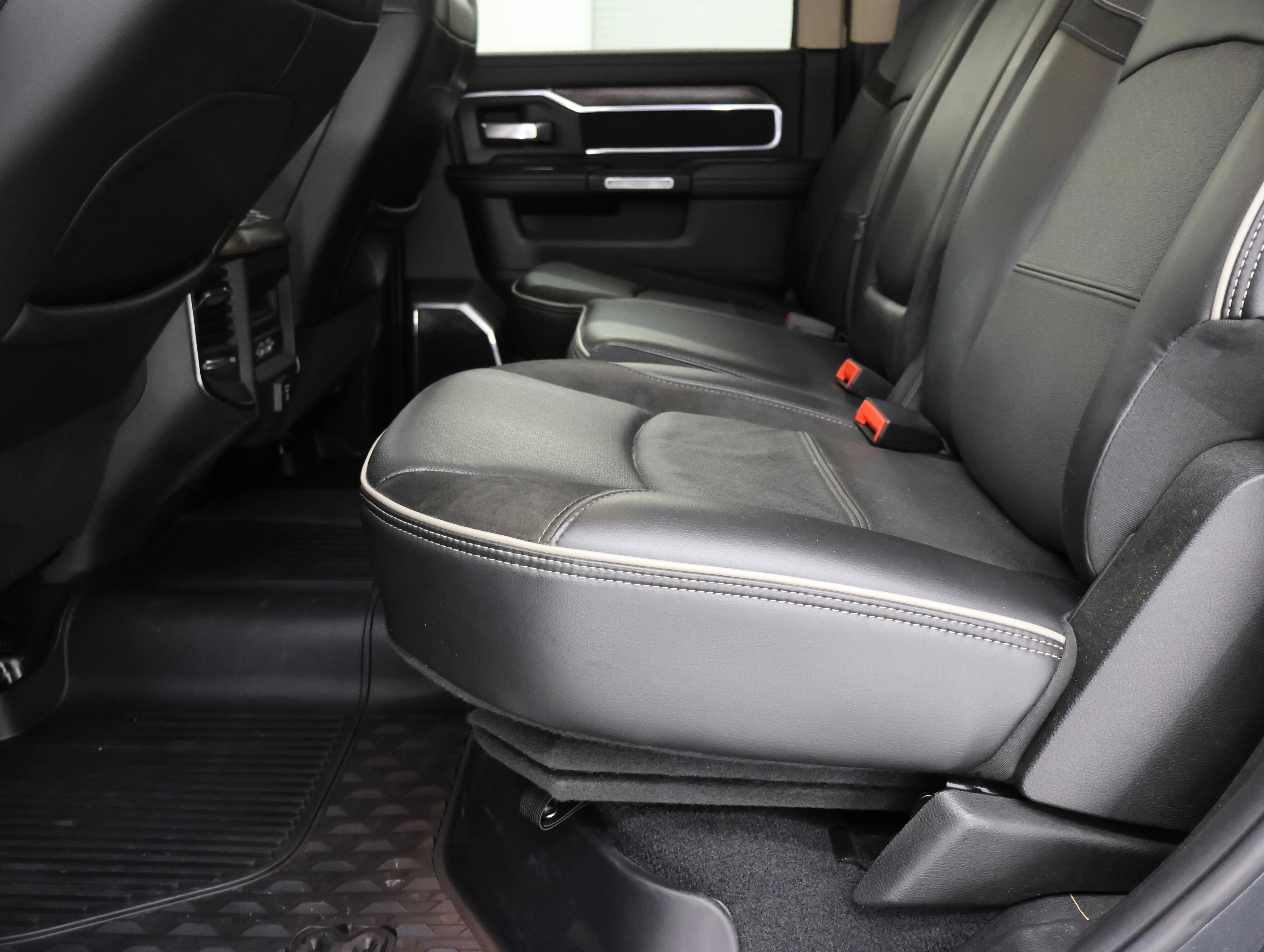 Used 2019 Maximum Steel Metallic Clearcoat Ram Laramie image 36