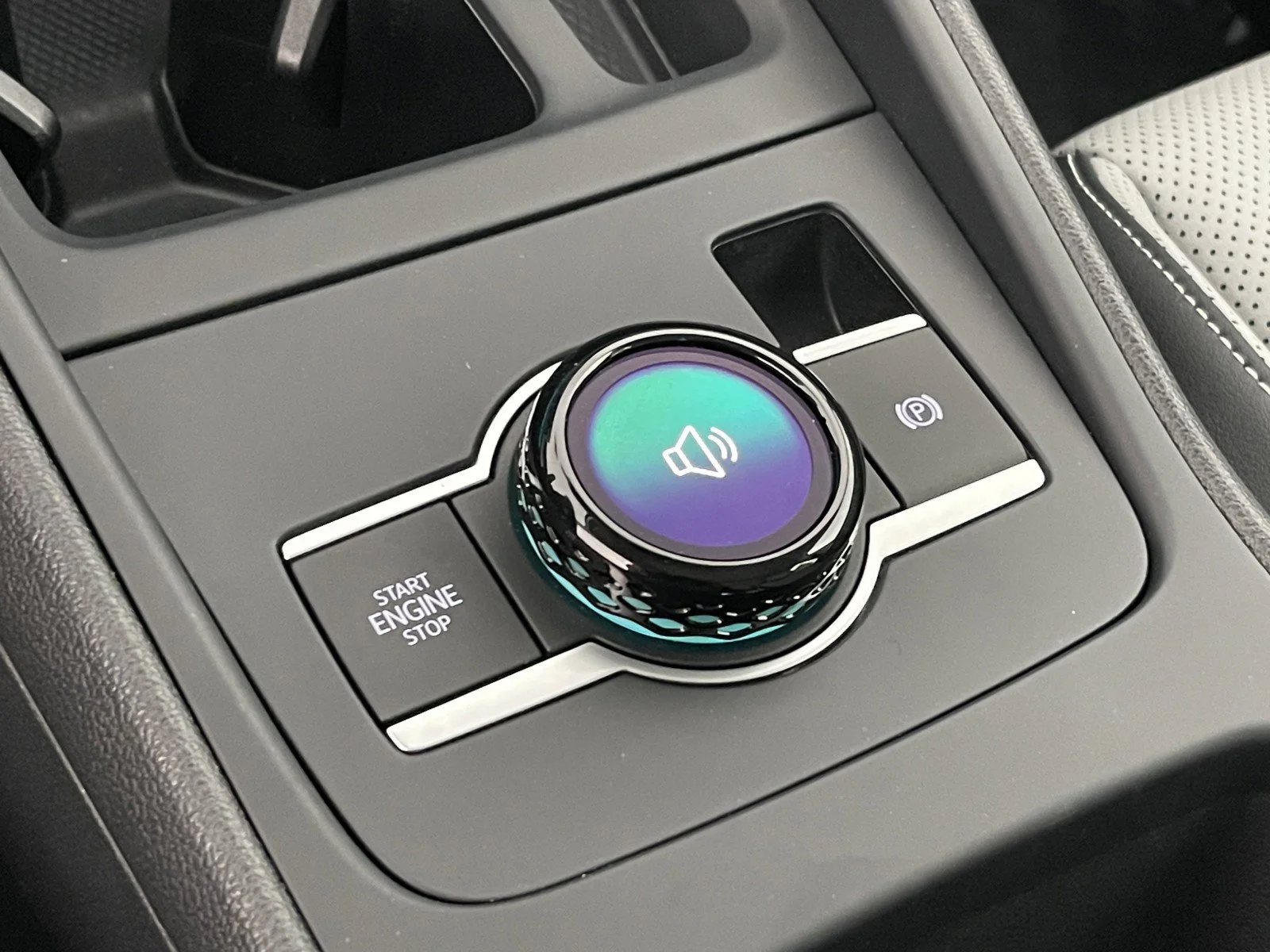 2025 Volkswagen Tiguan SE - Photo 31