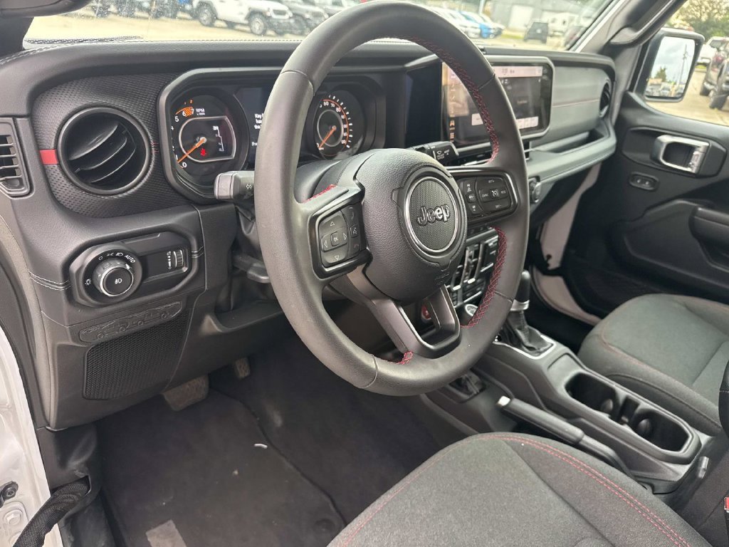 Used 2025 White Jeep Rubicon image 28