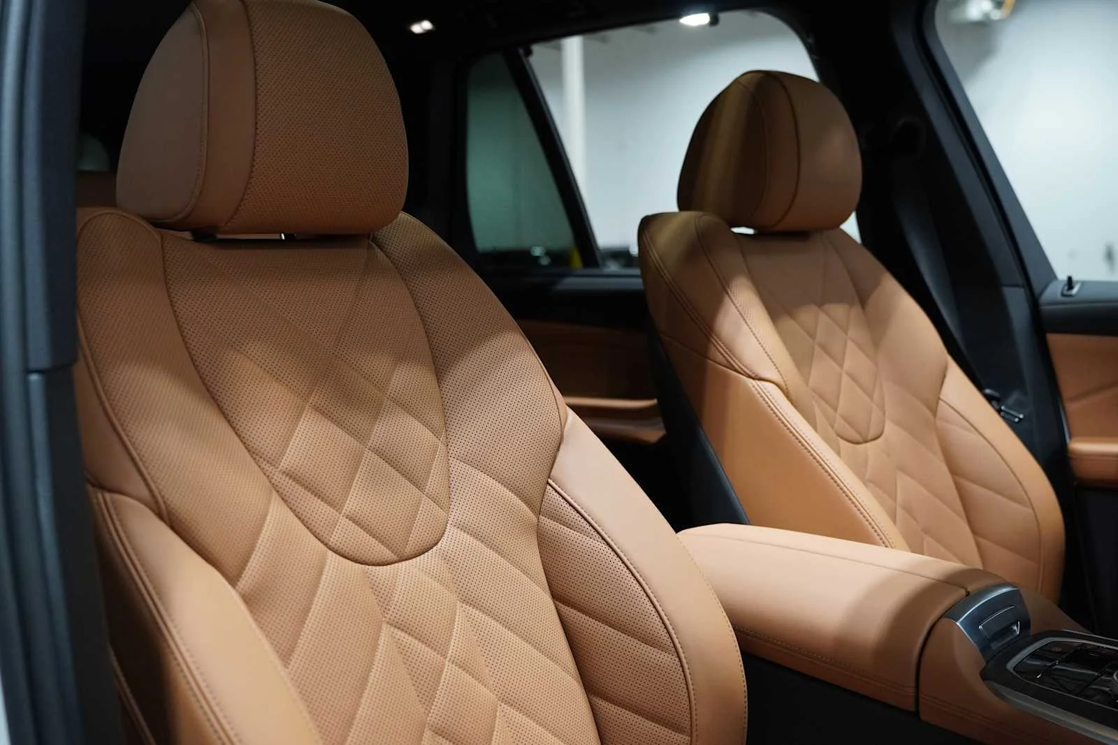New 2026 Mineral White Metallic BMW xDrive40i image 11