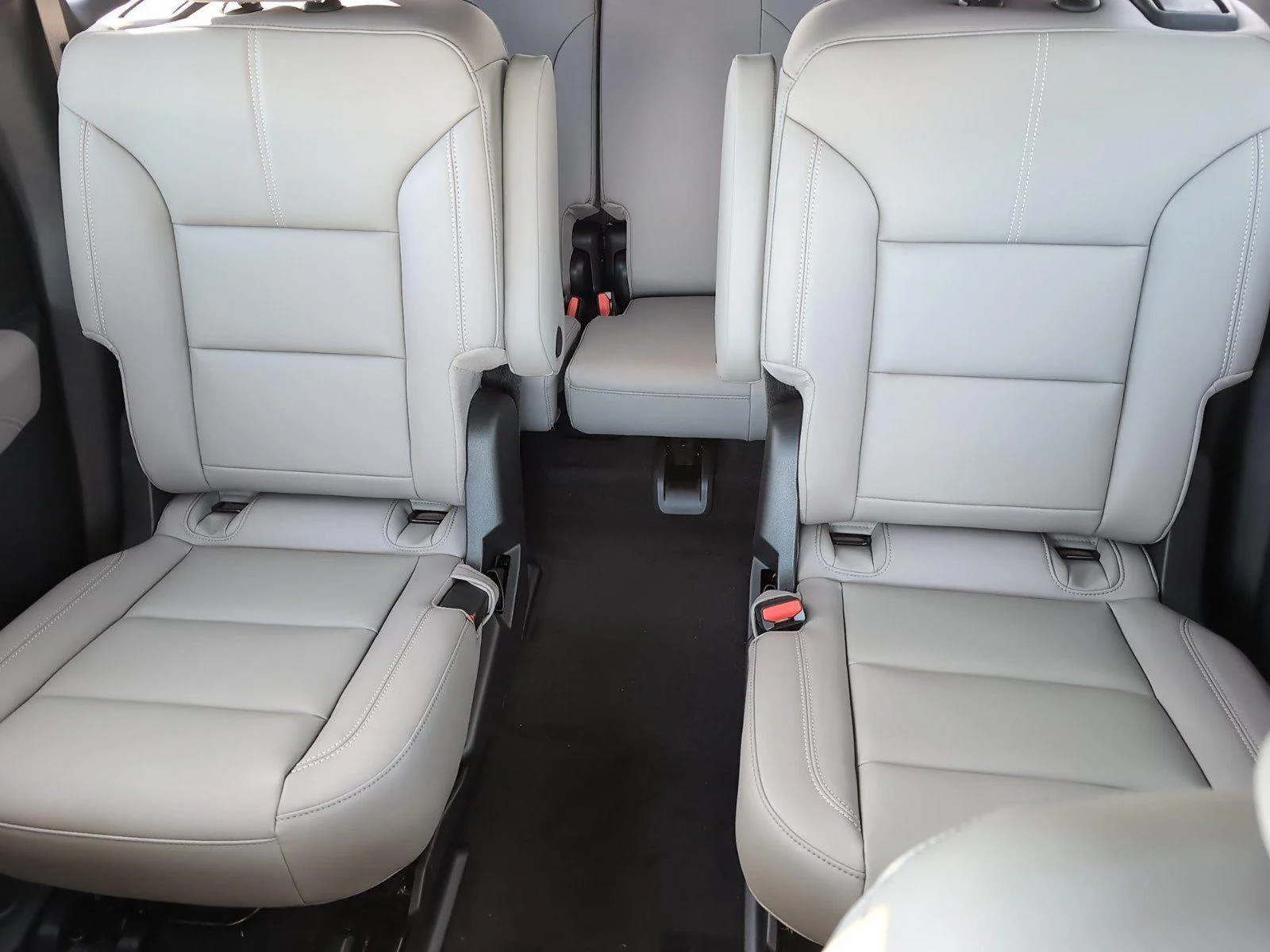 New 2026 Summit White GMC Elevation image 25