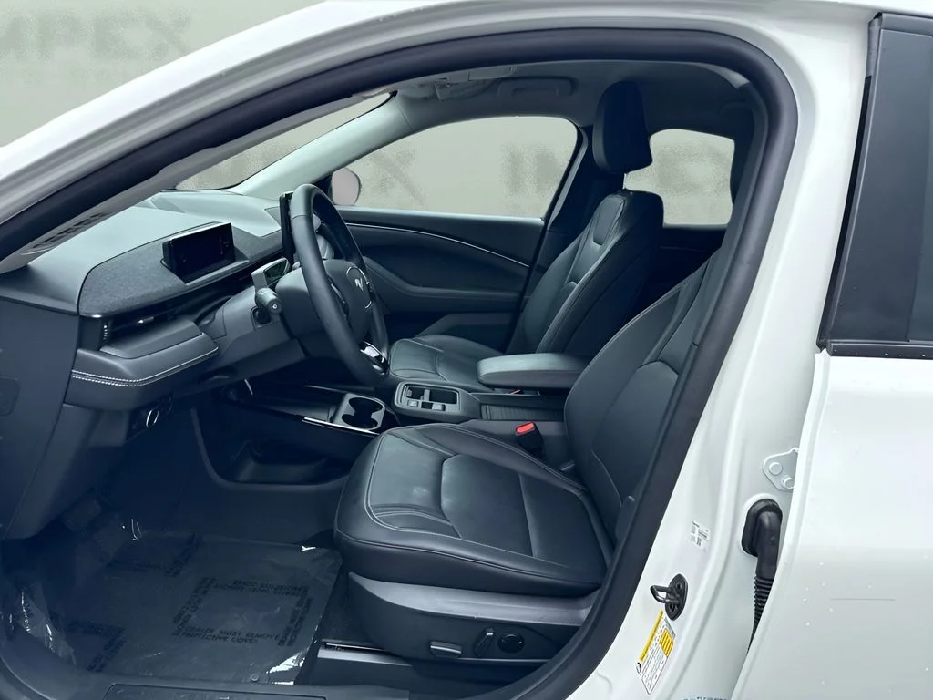 Used 2025 White Ford Premium image 5