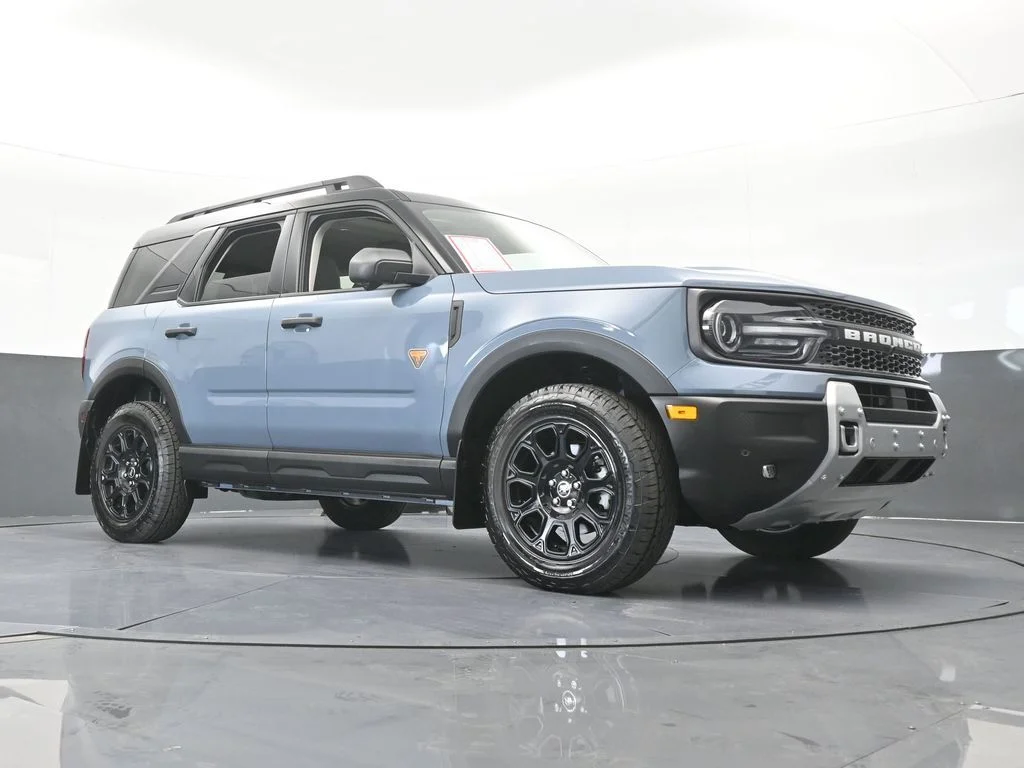 Used 2026 Azure Gray Metallic Ford Badlands image 71