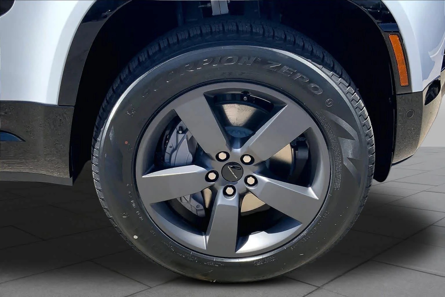 New 2026 Fuji White Land Rover X-Dynamic SE image 11