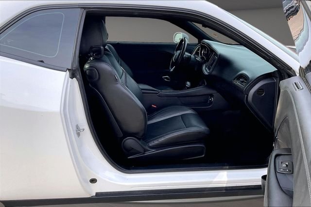 Used 2022 White Dodge SXT image 7