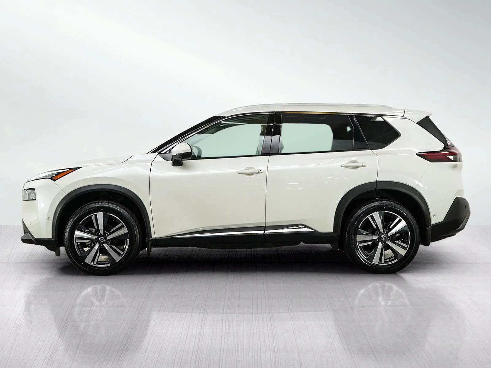 Used 2023 Nissan Rogue SL with VIN 5N1BT3CB2PC820258 for sale in Minneapolis, Minnesota