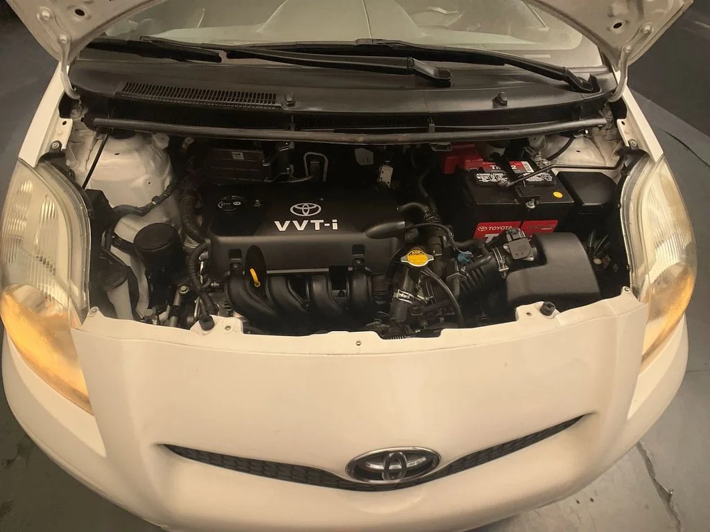 Used 2009 Polar White Toyota Base image 32