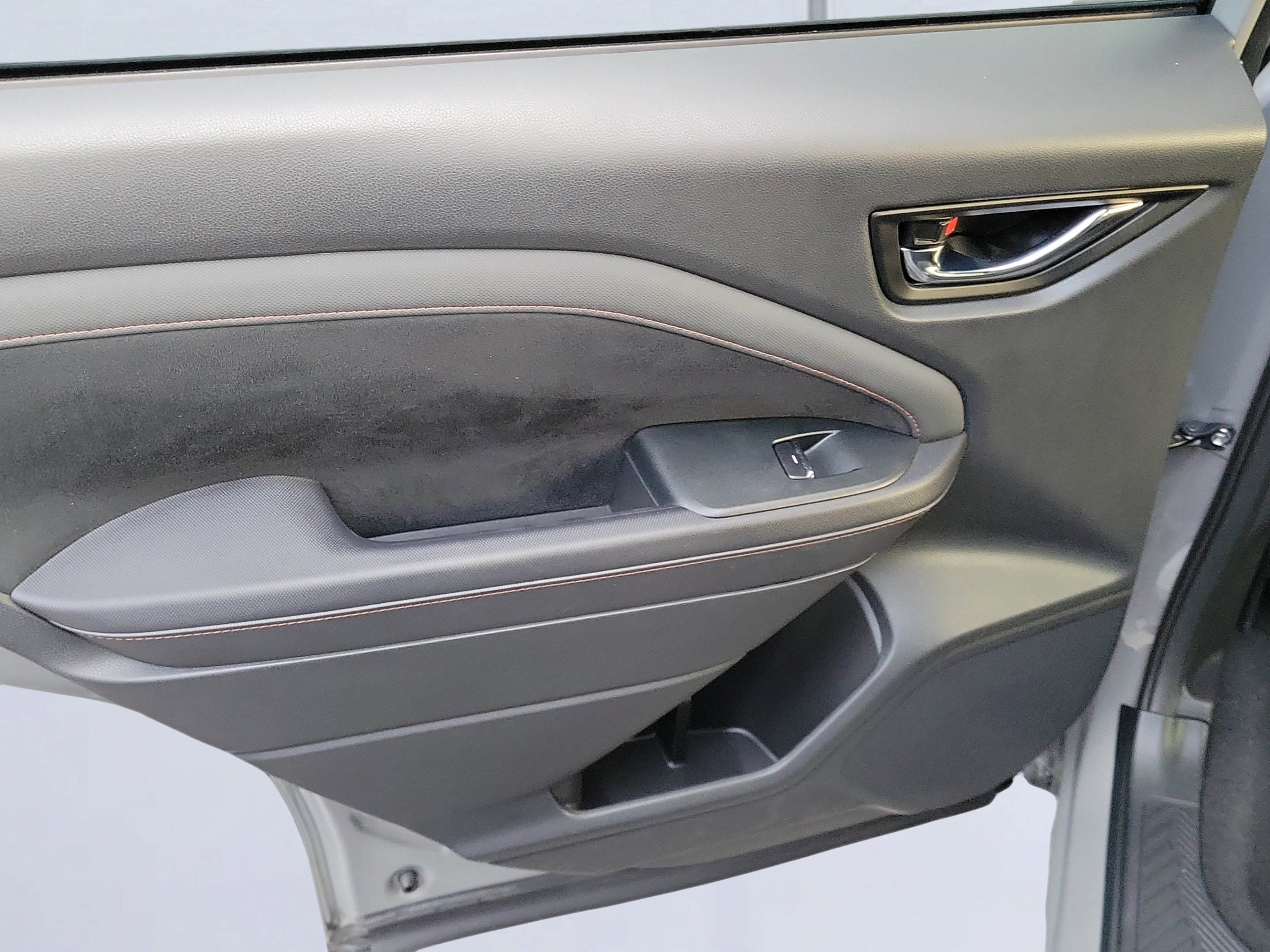 Used 2025 River Rock Pearl Subaru Touring image 10