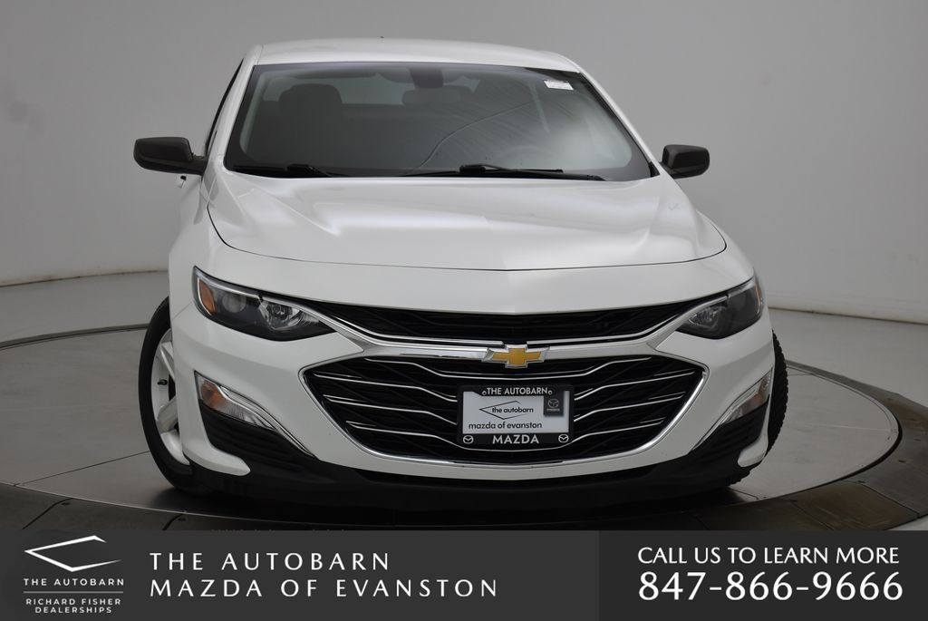 Used 2019 Summit White Chevrolet LS image 4