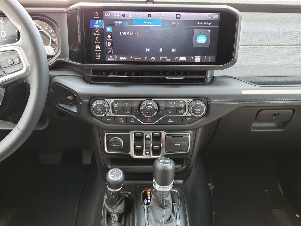 Used 2026 41 Jeep Sahara image 15