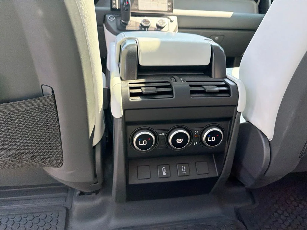Used 2026 Black Land Rover X-Dynamic SE image 17