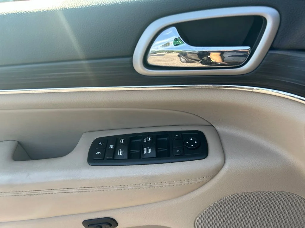 Used 2019 Red Jeep Limited image 16